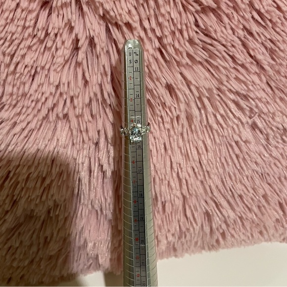 18K white gold aquamarine ring with side diamonds. - Picture 14 of 15